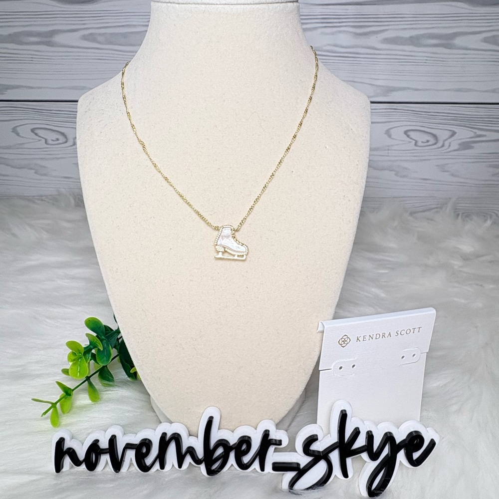 Kendra Scott‎ Ice Skate Gold Short Pendant Necklace